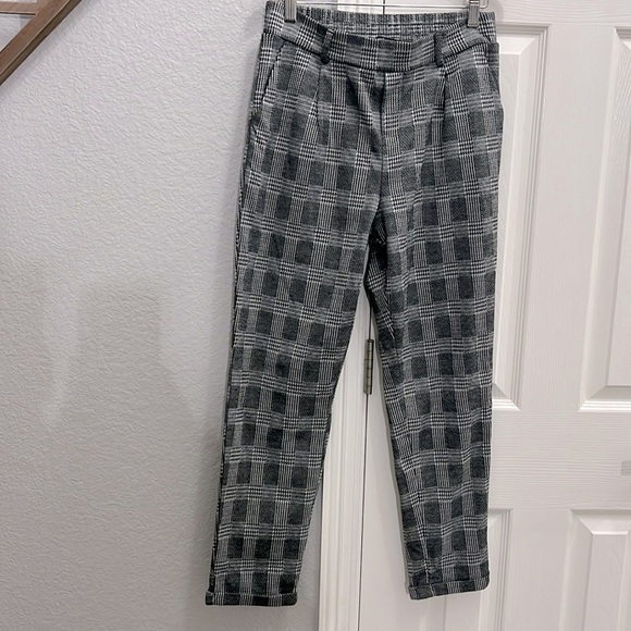 Ambiance pointe styles pants‎ size women’s medium Black and greyish plaid design - Picture 1 of 5